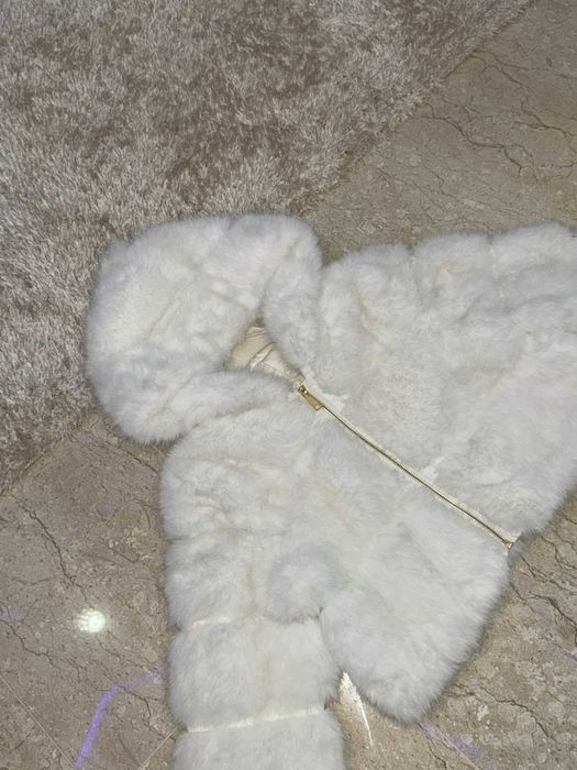 Бяло пухкаво яке ново