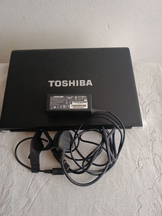Vând 2 laptopuri + bonus încă unul