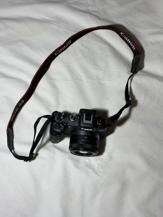 прадается фотоапарат canon eos r8
