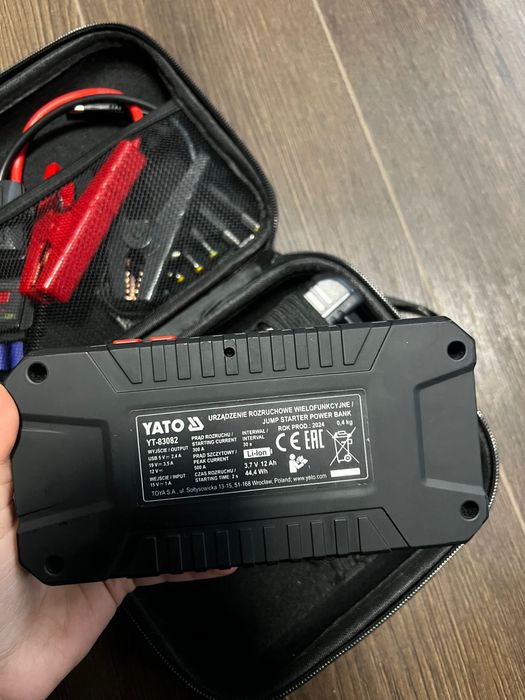 Robot de pornire/Power bank 12000 mAh cu lanterna si LCD, Yato YT 8302