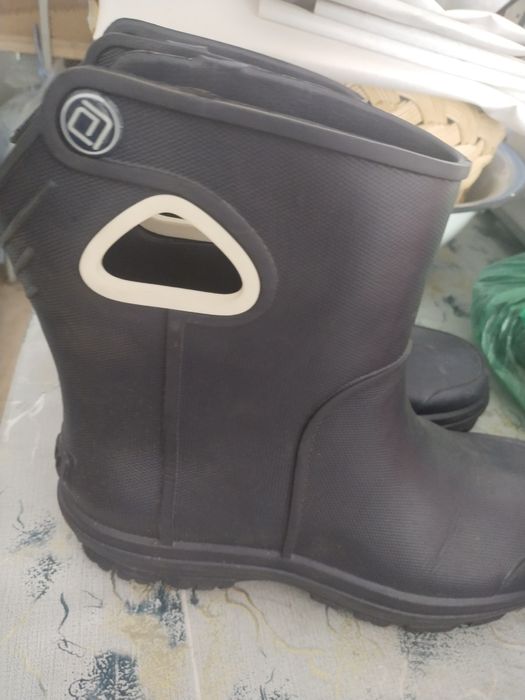 Продам резиновые сапоги