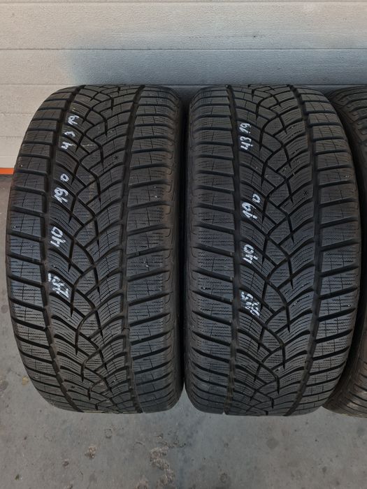 Зимни гуми 4 броя GOODYEAR UltraGrip 245 40 R19 дот 4319