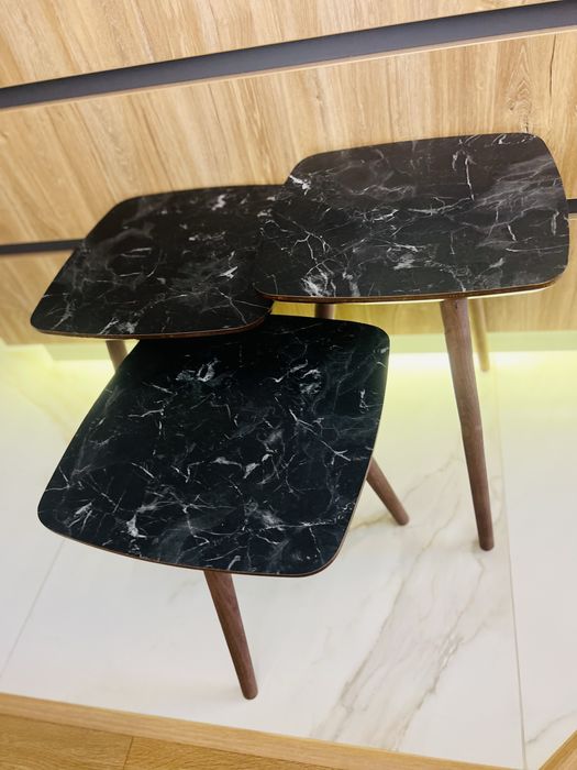 Комплект от три броя маси с мраморен ефект от MDF плот