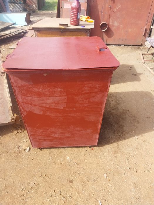 Продам срочно мусорный бак