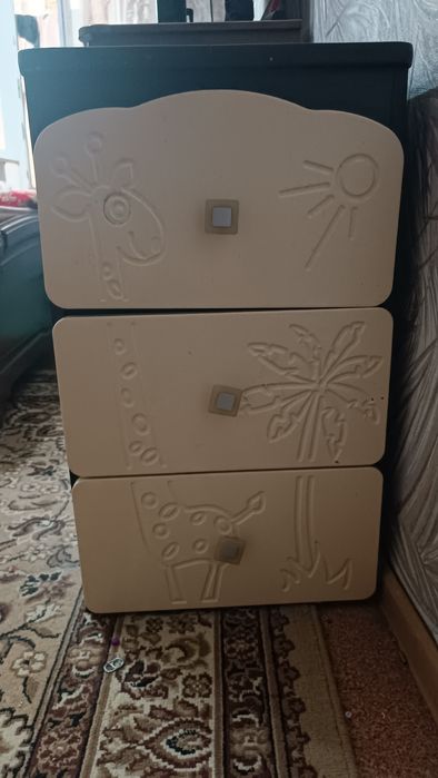 Детская кровать с матрасом + комод