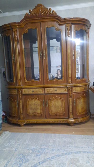 Классический сервант / буфет-витрина