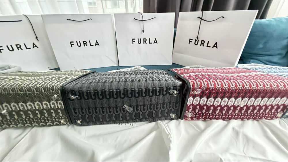 FURLA Opportunity в 5 цвята.Нови,100% оригинал, със сериен номер етикети противопрахова торбичка , подаръчен плик FURLA.Всичко ит до