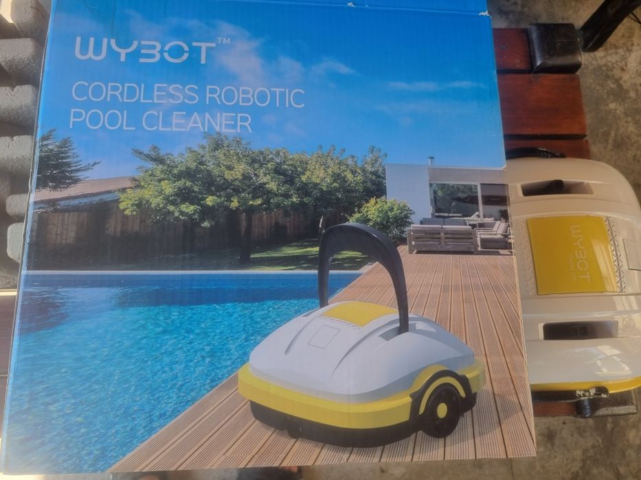 Robot curatare piscina fara fir WYBOT Motoare Duble complet la cutie