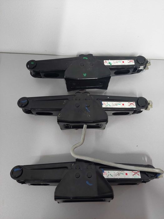 Cric AUTO OEM Peugeot 308 408 208 Partner 2008 / Citroen 9649243380