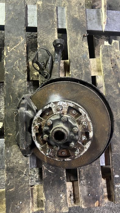 Передняя цапфа на Ленд Крузер 100