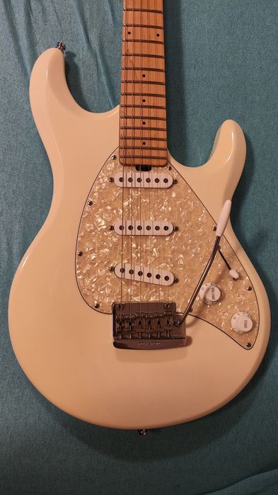 MusicMan Silhouette Special