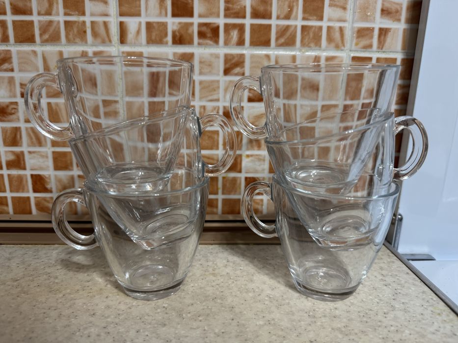 Чашки с блюдцами