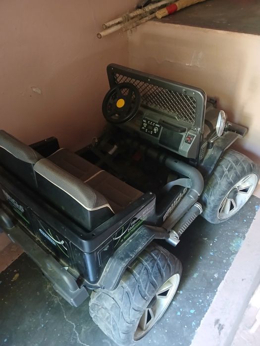 Продаю электронную машину для детей