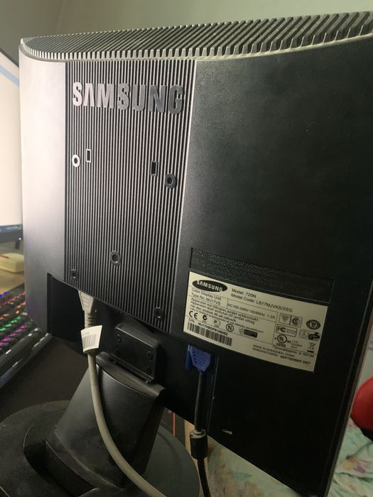 Монитор Samsung SyncMaster 720n