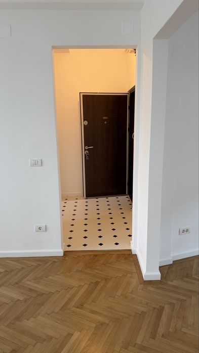 prietar vând apartament 2 camere (posibil 3) zona Piata Amzei