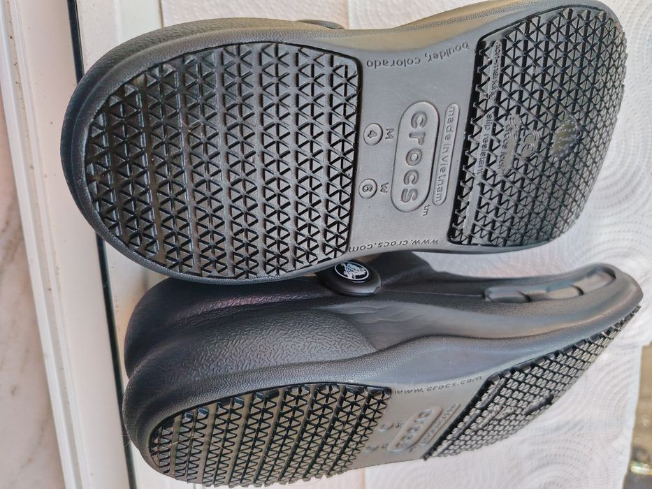 Saboti Crocs, nr 35