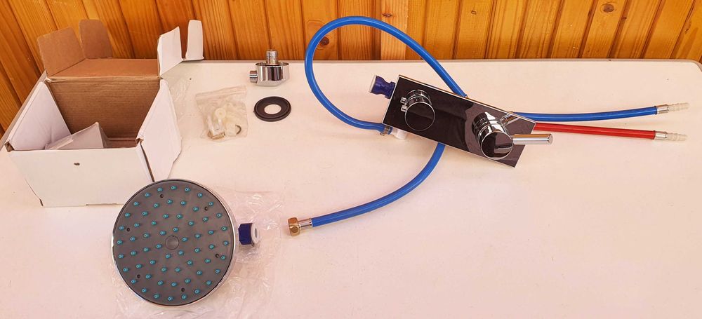 Duș  autorulota de la Reich, cu furtun si para dar si palarie mare