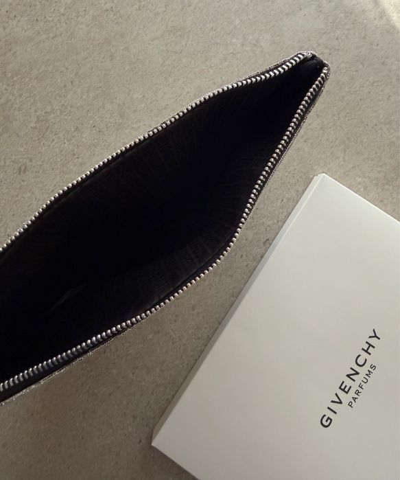 Givenchy Parfums дамски клъч