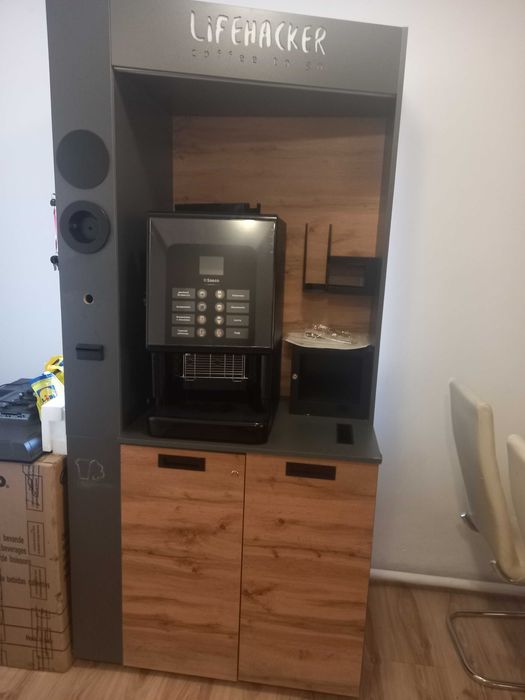 Продавам кафе машина.