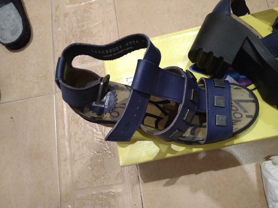 Сандали Fly London