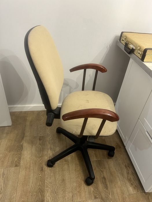 Стул в хорошем состояние