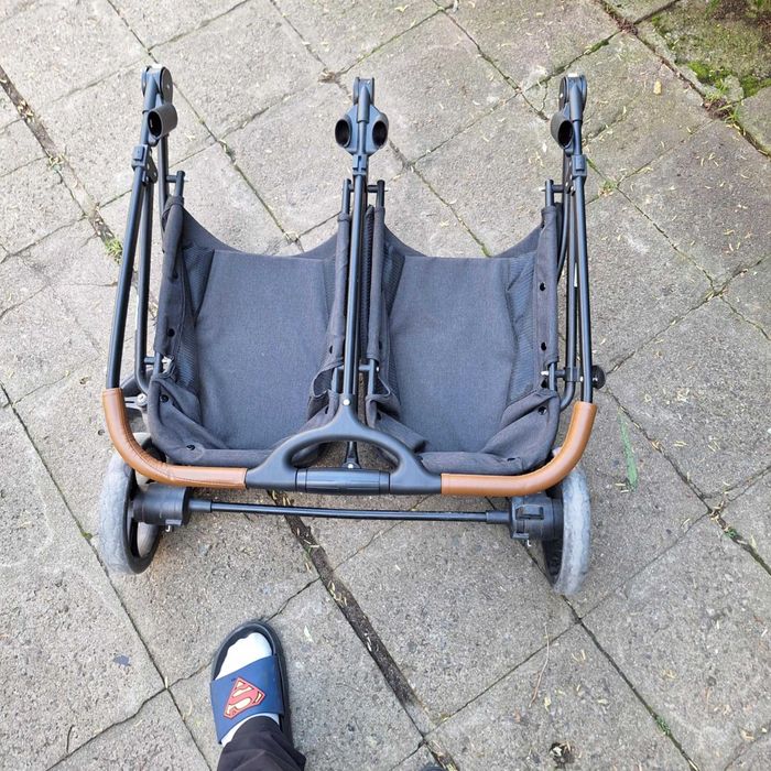 Детска количка за близнаци