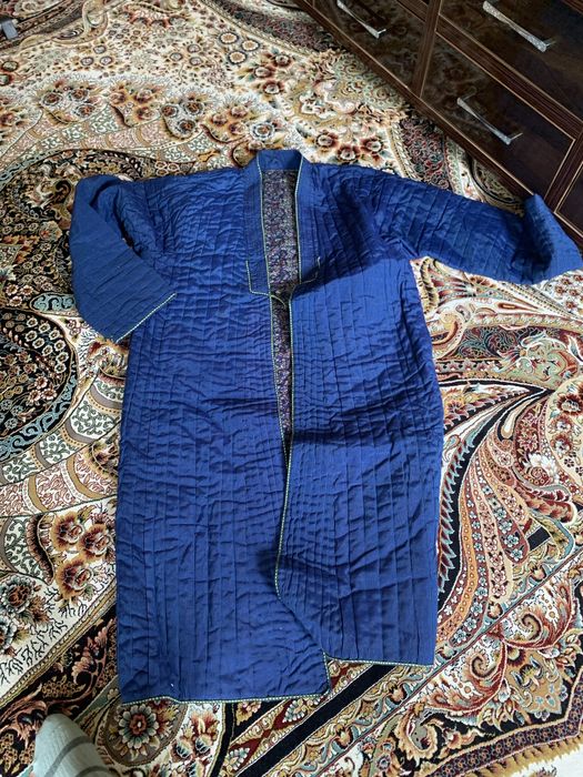 Чупан тўн велюр бекасам янги холатда. Чапан велюр теплый и бекасам.