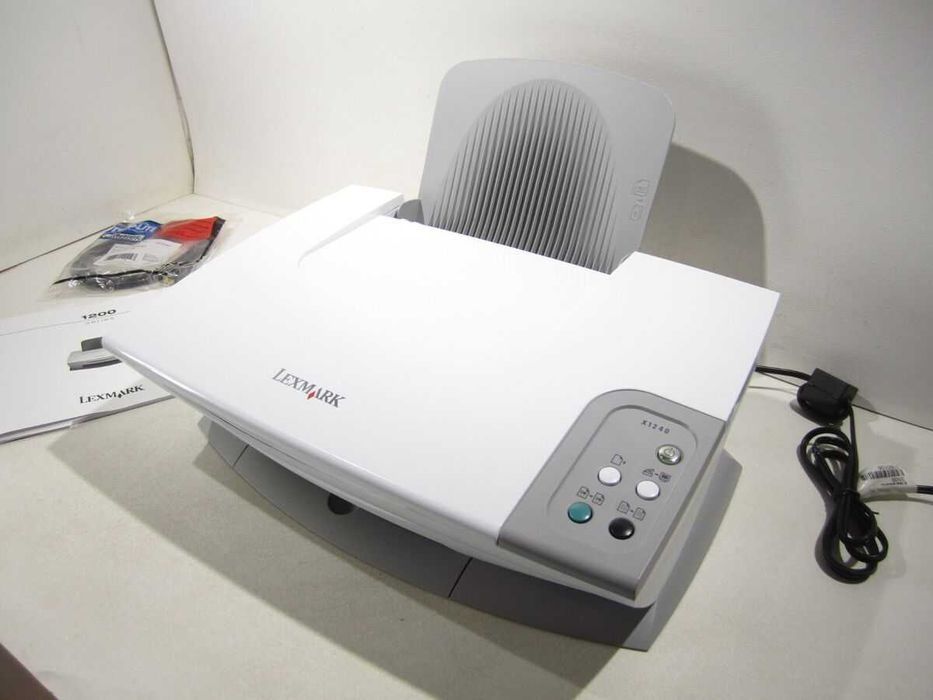 СПЕШНО! Цветен принтер LEXMARK x1240