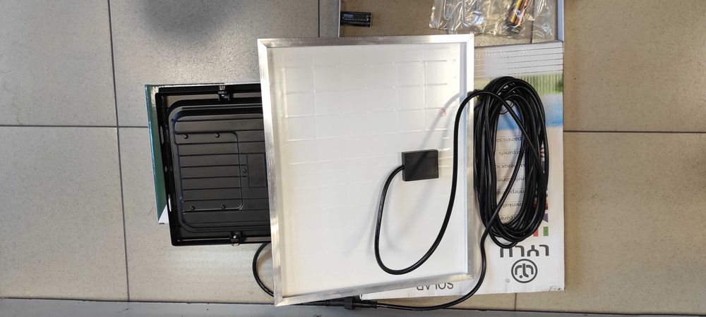 LED Соларен прожектор 100W с отделен панел/Соларна лампа 100W с панел