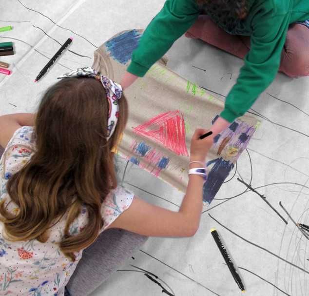 Комплкет арт маркери за текстил APOGO 24 цвята