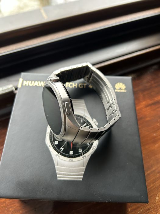 Huawei Watch GT 4 (metalic) – stare foarte bună, baterie excelentă