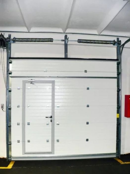 Секционные ворота