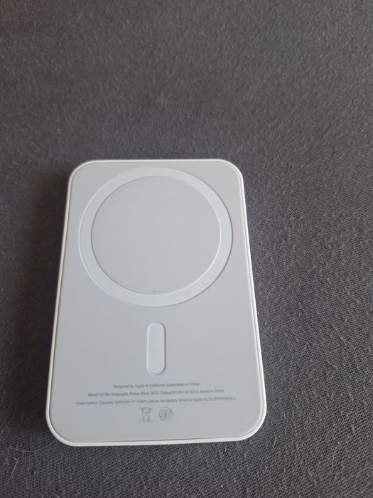 Преносима батерия Apple