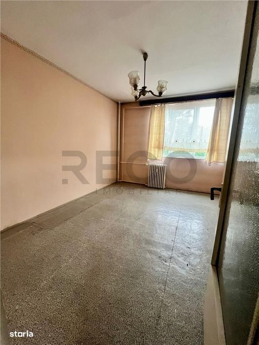 RECO Apartament 3 camere etaj intermediar zona Rogerius str. Transilva