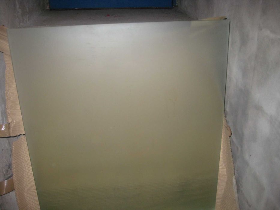 Термоустойчиво закалено стъкло за маса, плот