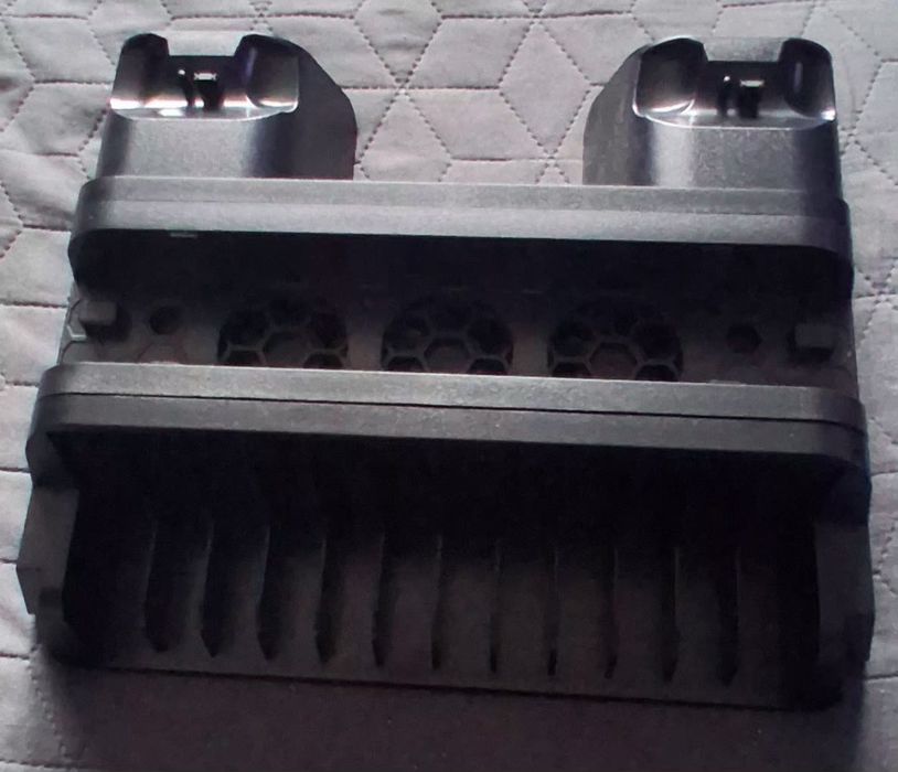 Stand cooler vertical Dobe ayStation PS4 / Slim / Pro, negru.