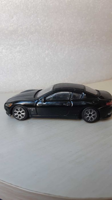 Vand machete Bburago, Corvette Stingray si Maserati GranTurismo