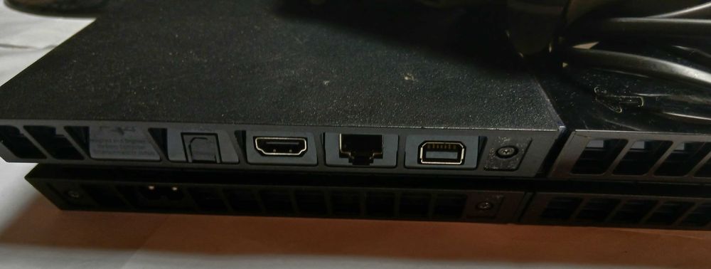 PlayStation 4 с контролер