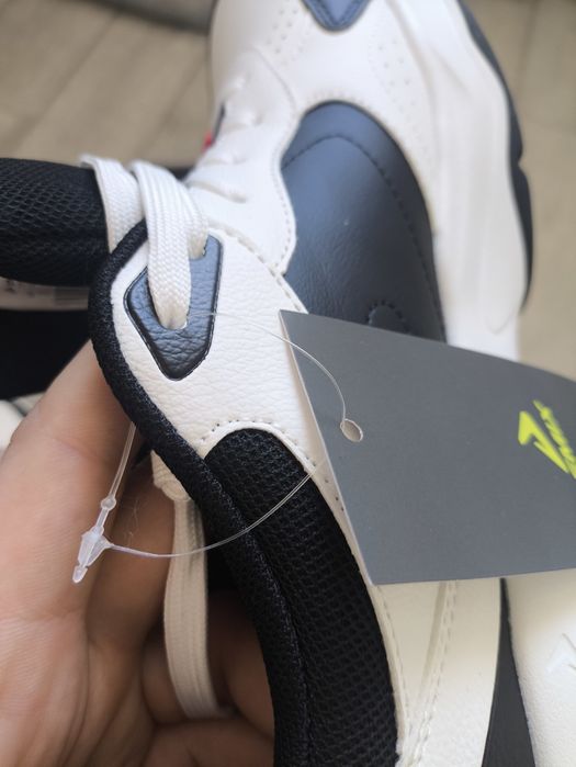 Кроссовки demix новые