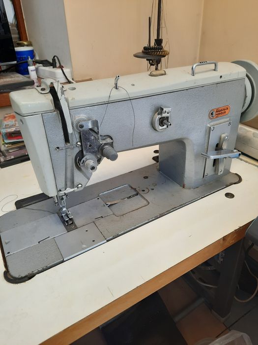 Продам швейную машину