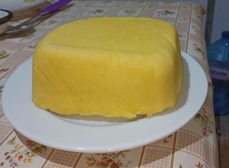 Домашно краве мляко , сирене и кашкавал