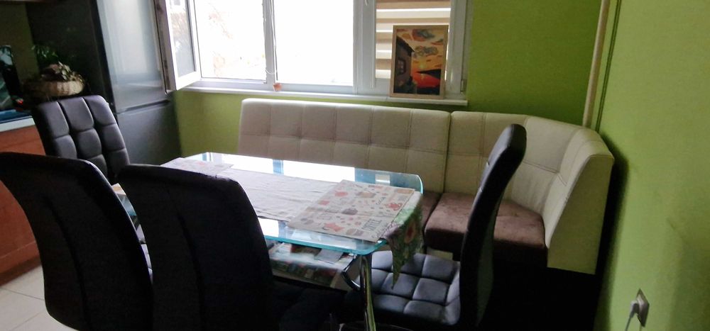 Стъклена трапезна маса с четири стола