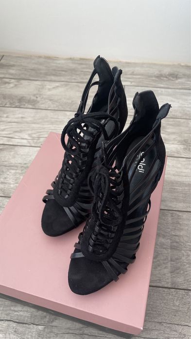 Продам босоножки