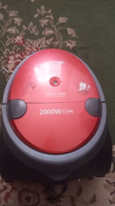 Продается пылесос.Цвет бордовый.В отличном состоянии.