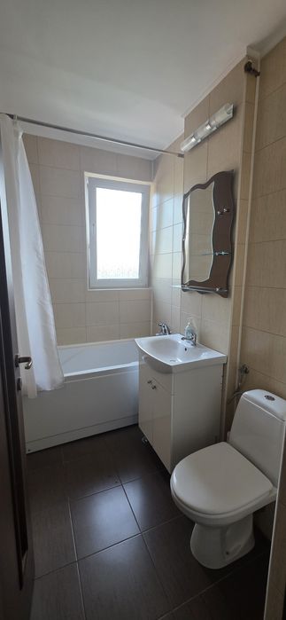 Închiriez apartament cu 2 camere in zona centrală
