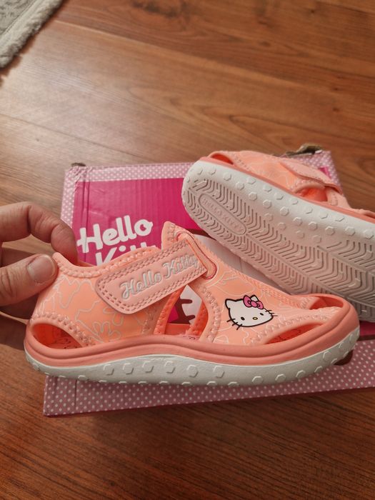 Продам детскую обувь для девочки р. 28