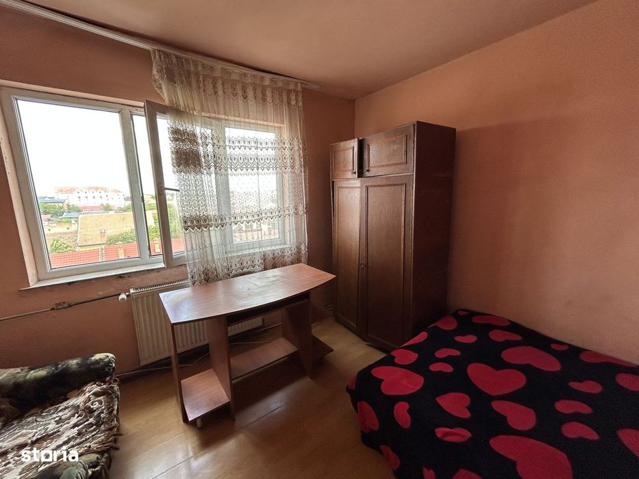 Vand gars.conf.2, st.33 mp.,in Gradiste,str.Comunarzilor,et.4/4