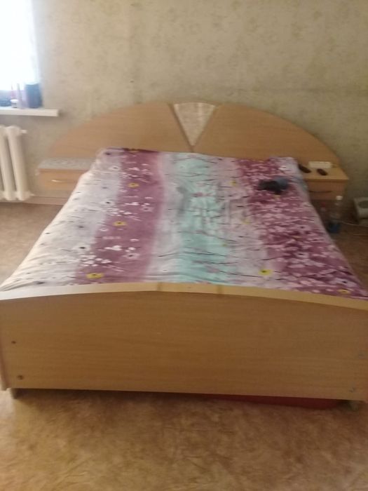 Продаётся спальная стенка и кровать.
