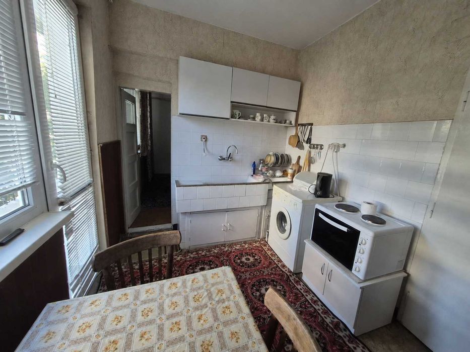 Тристаен апартамент с площ 80 кв.м в кв. „Даме Груев“, гр. Сливен
