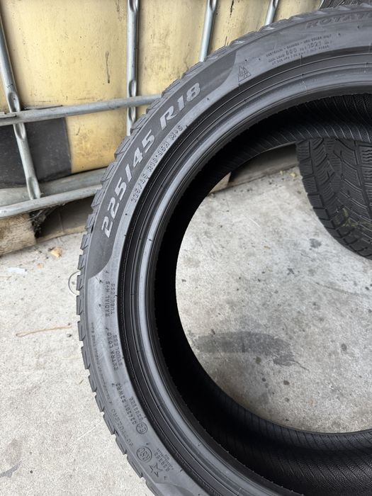 4 anvelope iarna 255/40/18 + 225/45/18 , Pirelli , RunFlat , DOT 2024 , 6 mm !